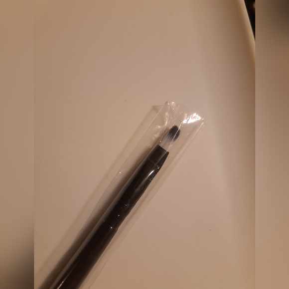 Makeup eyeshadow brush - Picture 3 of 3